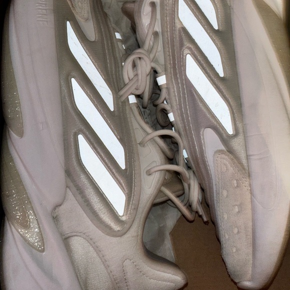 Women’s Ozelia White Adidas - Picture 2 of 8